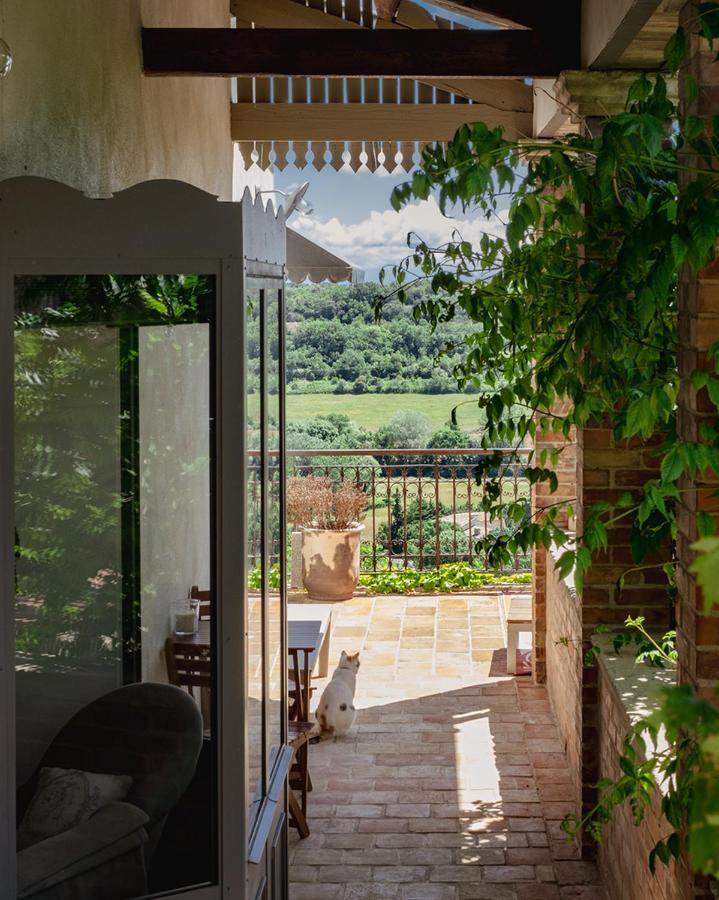 Отель La Fontasse Lussan  Экстерьер фото