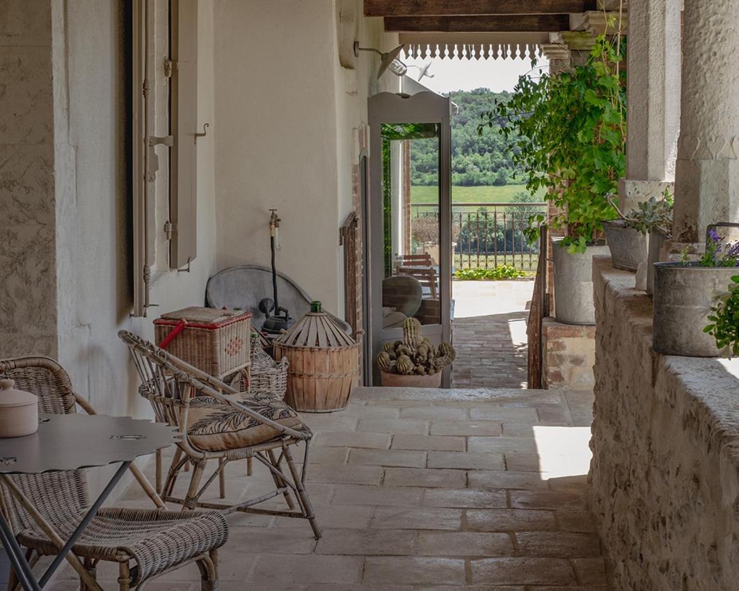 Отель La Fontasse Lussan  Экстерьер фото